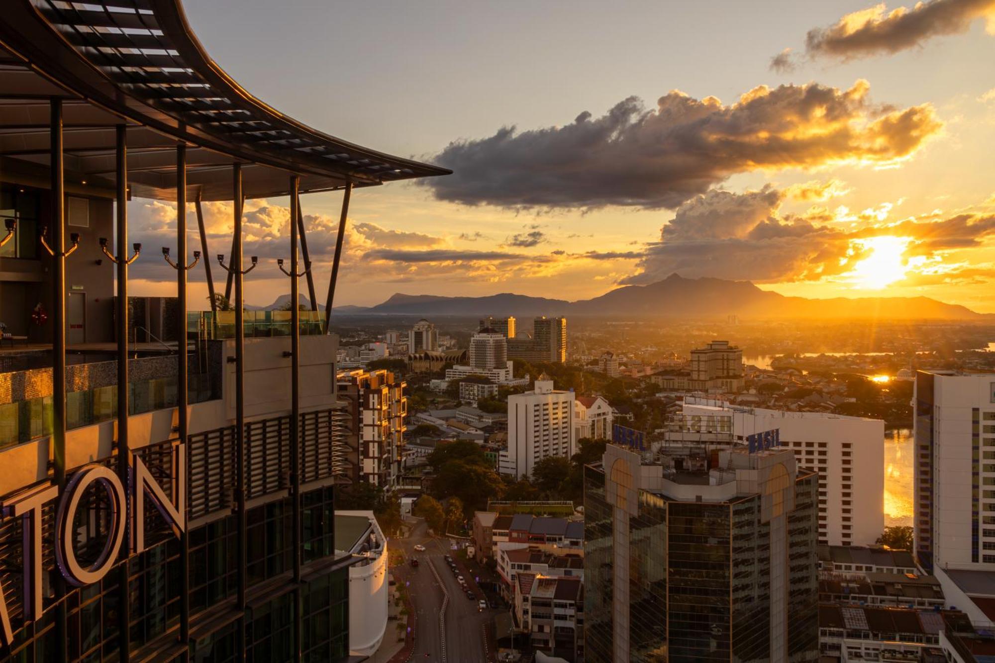 Sheraton Kuching Hotel Kültér fotó